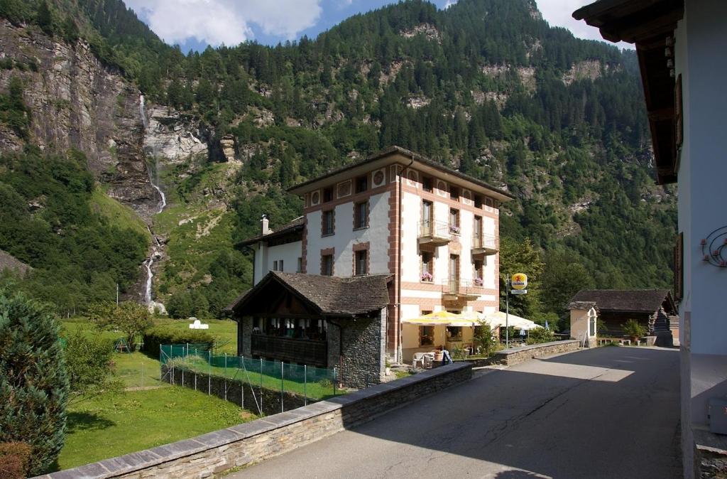 Hotel La Cascata Augio Bagian luar foto