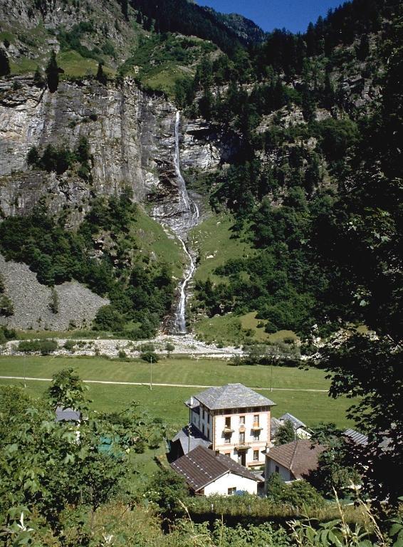 Hotel La Cascata Augio Bagian luar foto